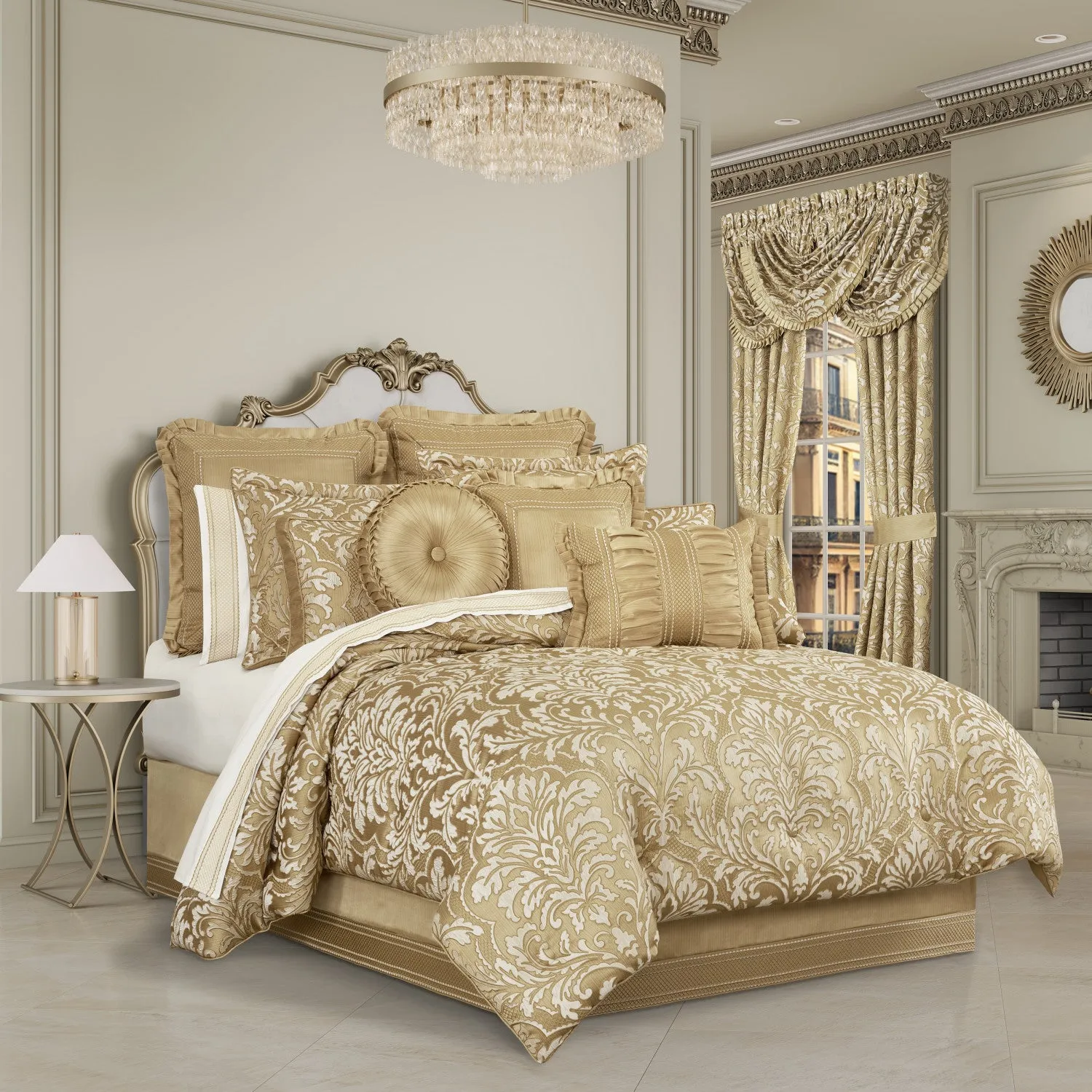 Aurelia Comforter Set