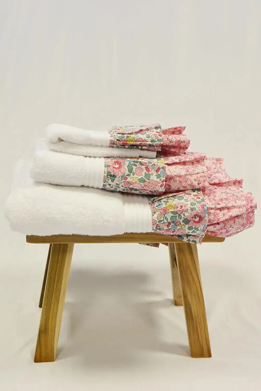 BETSY & MITSI VALERIA Liberty Ruffle Edge Towel