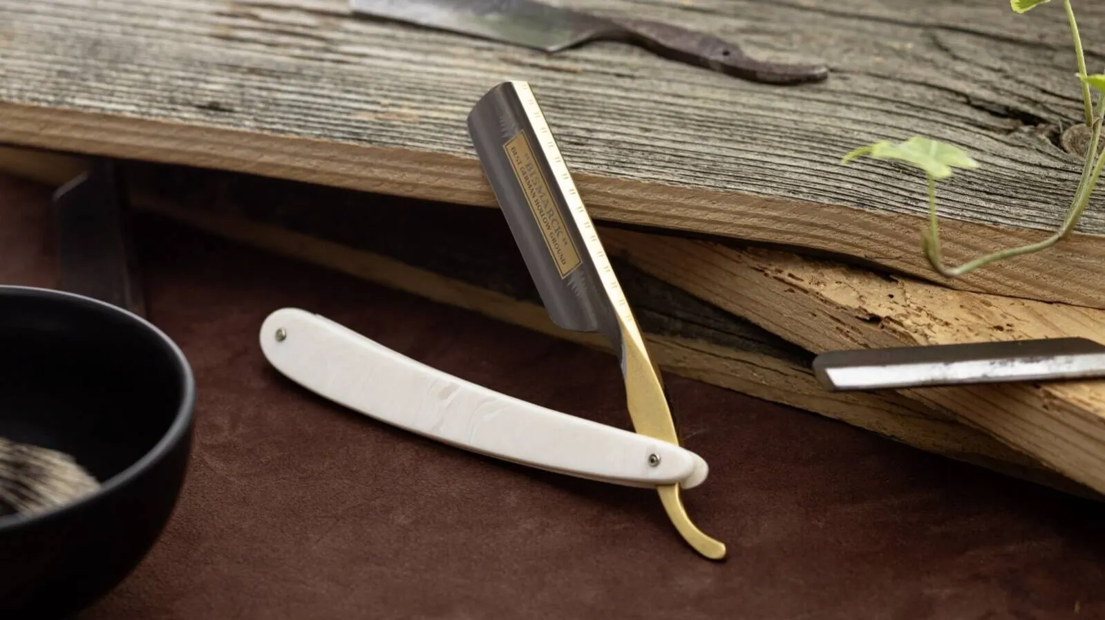 Dovo - Bismarck® Perla Straight Razor, Acrylic Pearl Handle, Round Point, 6/8"