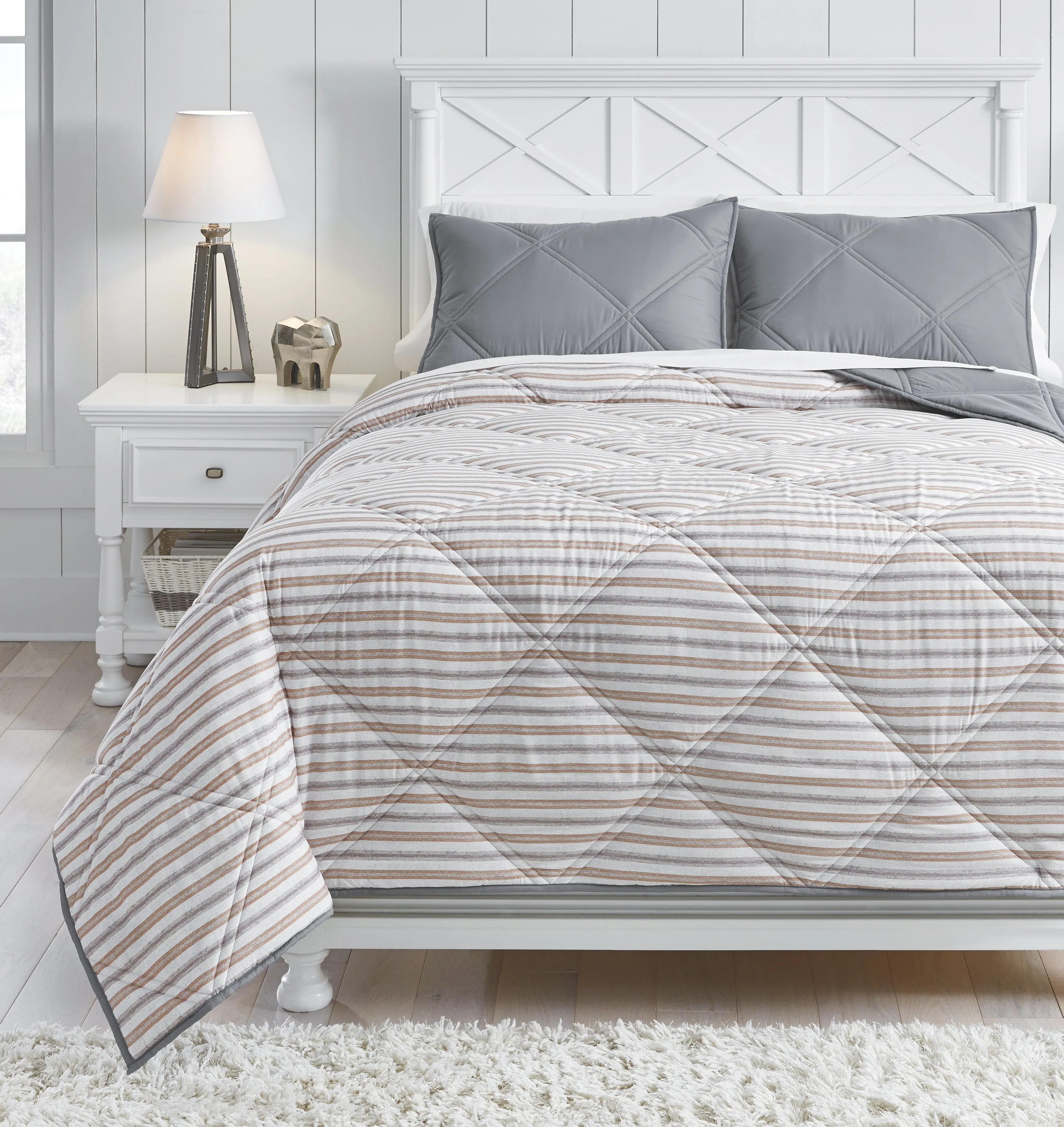 Rhey Signature Design by Ashley Comforter Set Full