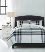 Stayner Signature Design by Ashley Comforter Set King