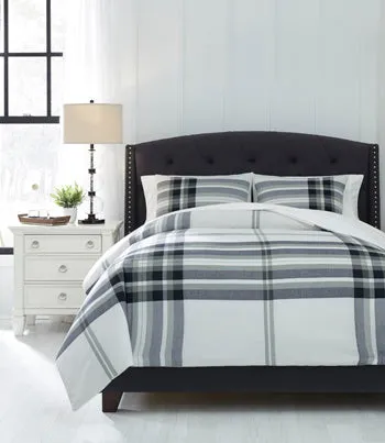 Stayner Signature Design by Ashley Comforter Set King