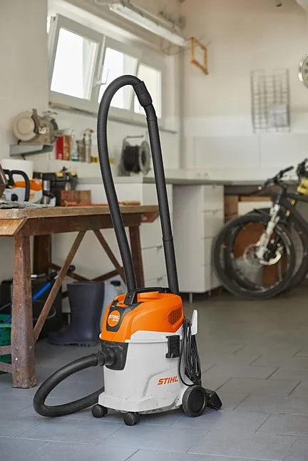 STIHL SE 33 Wet/Dry Vacuum