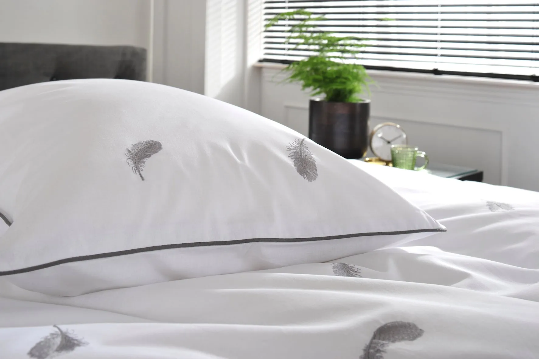 TLC Feathers Embroidered Cotton Duvet Bedlinen