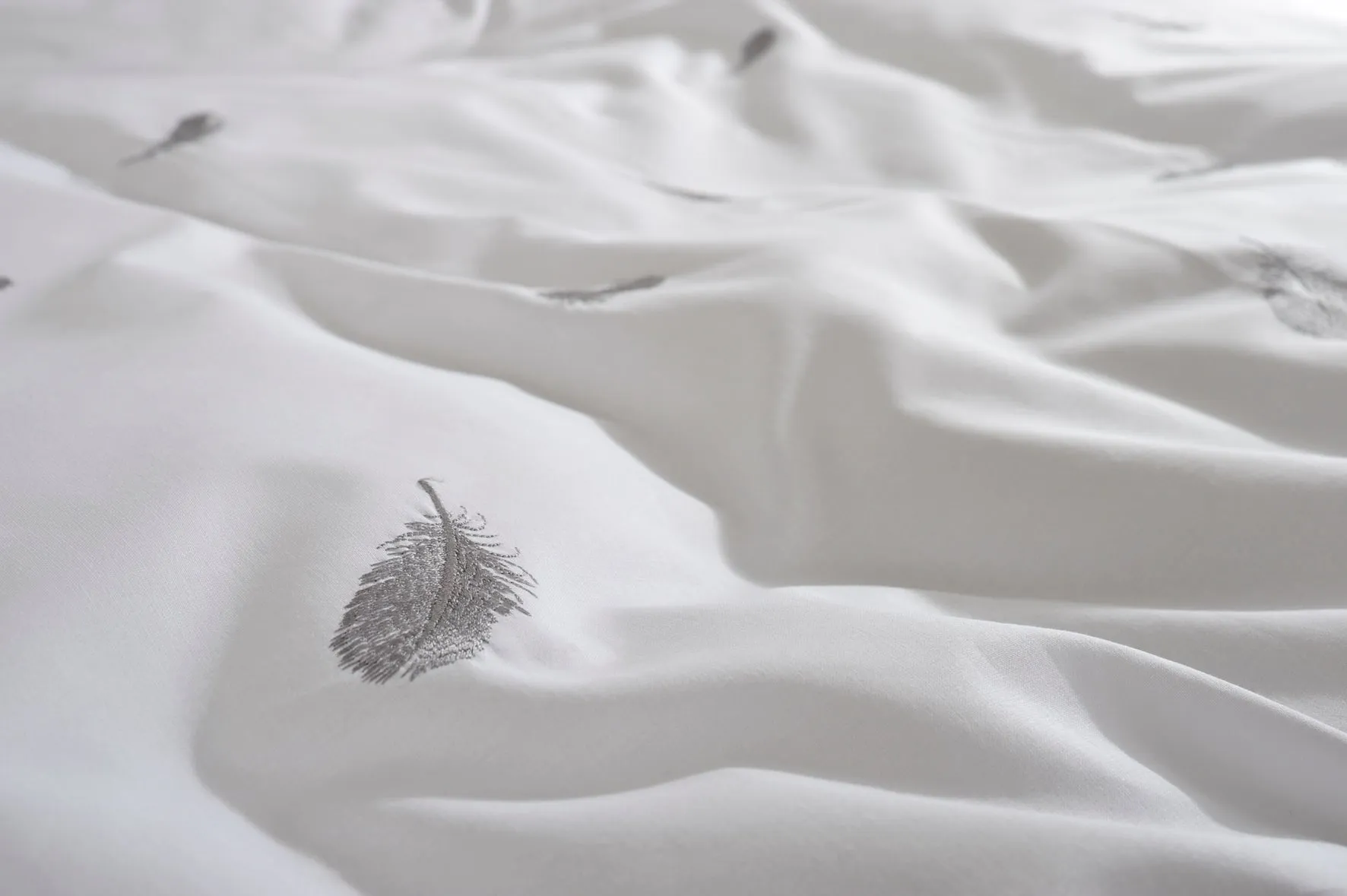 TLC Feathers Embroidered Cotton Duvet Bedlinen